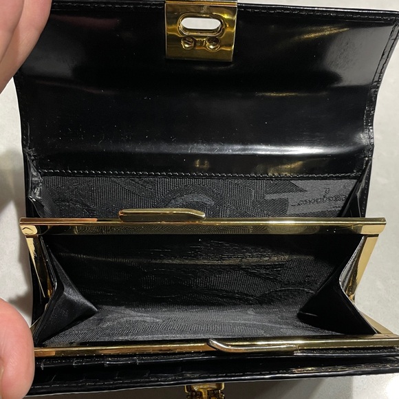 Ferragamo Continental wallet with Gancini clasp Patent Leather calfskin Black ⭐️ - Picture 11 of 17